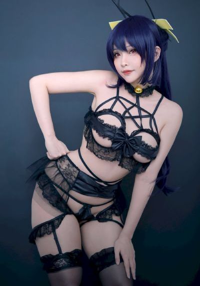 吃奶扶着岳从后面挺进乱