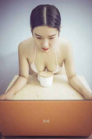 保险公司女推销5